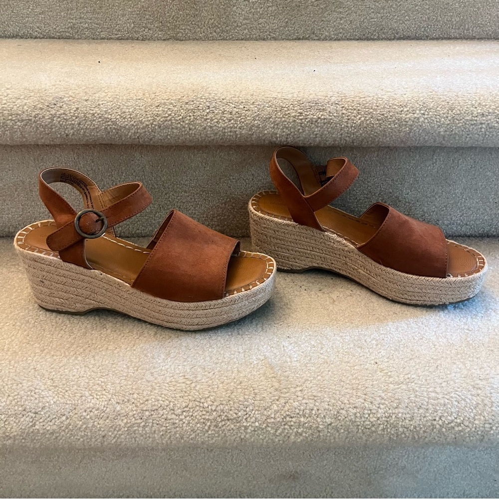 Universal Thread Women’s Tan Platform Sandals In … - image 3